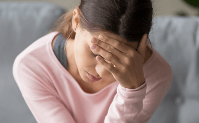 Dor de cabeça menstrual: entenda a relação e porque isso acontece