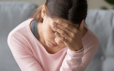 Dor de cabeça menstrual: entenda a relação e porque isso acontece